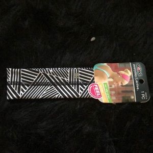 Black and white head band